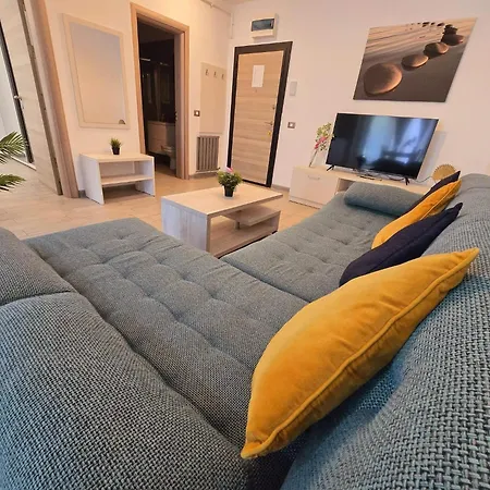 Apartament Azizi Premium - Pool & Alezzi Năvodari