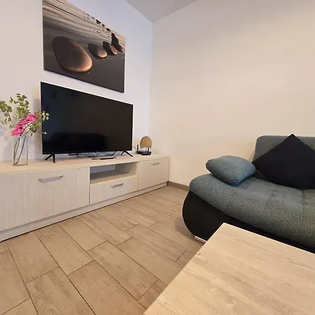 Azizi Premium - Pool & Alezzi Apartament *