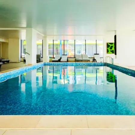 Azizi Premium - Pool & Alezzi Apartament *
