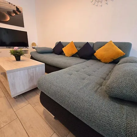 Azizi Premium - Pool & Alezzi Apartament