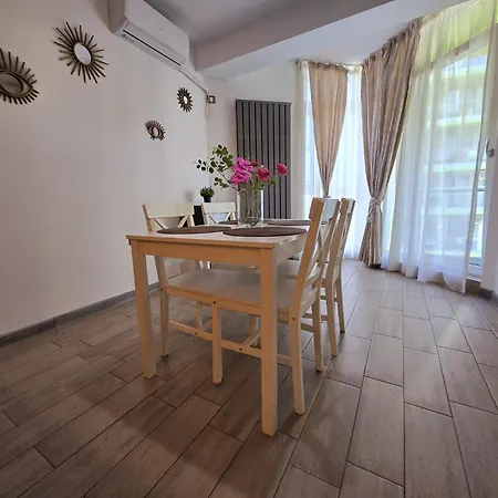 Azizi Premium - Pool & Alezzi Apartament *