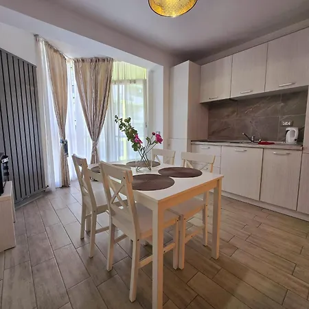 Apartment Azizi Premium - Pool & Alezzi Navodari